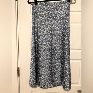 LOFT mini floral in blue chambray shades. Silk-like satin. Sz Medium